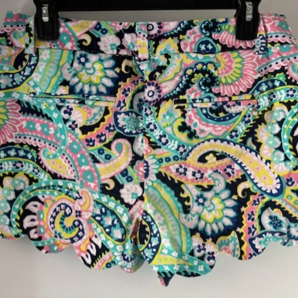 Crown & Ivy Shelby Sz 4 Floral Paisley Pink Green Blue Scalloped Stretch Shorts - Picture 2 of 5